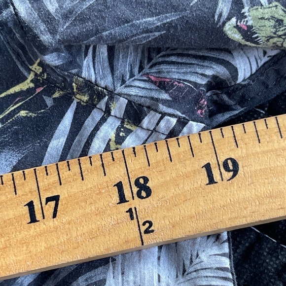 Jurassic World Shirt Mens Extra Small XS Gray Button Up Dinosaurs Tropical Movie - Picture 11 of 12
